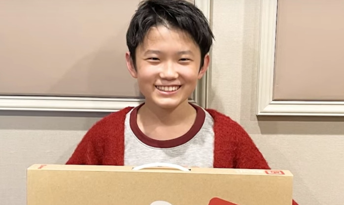 １５歳の大村晴空が笑っている